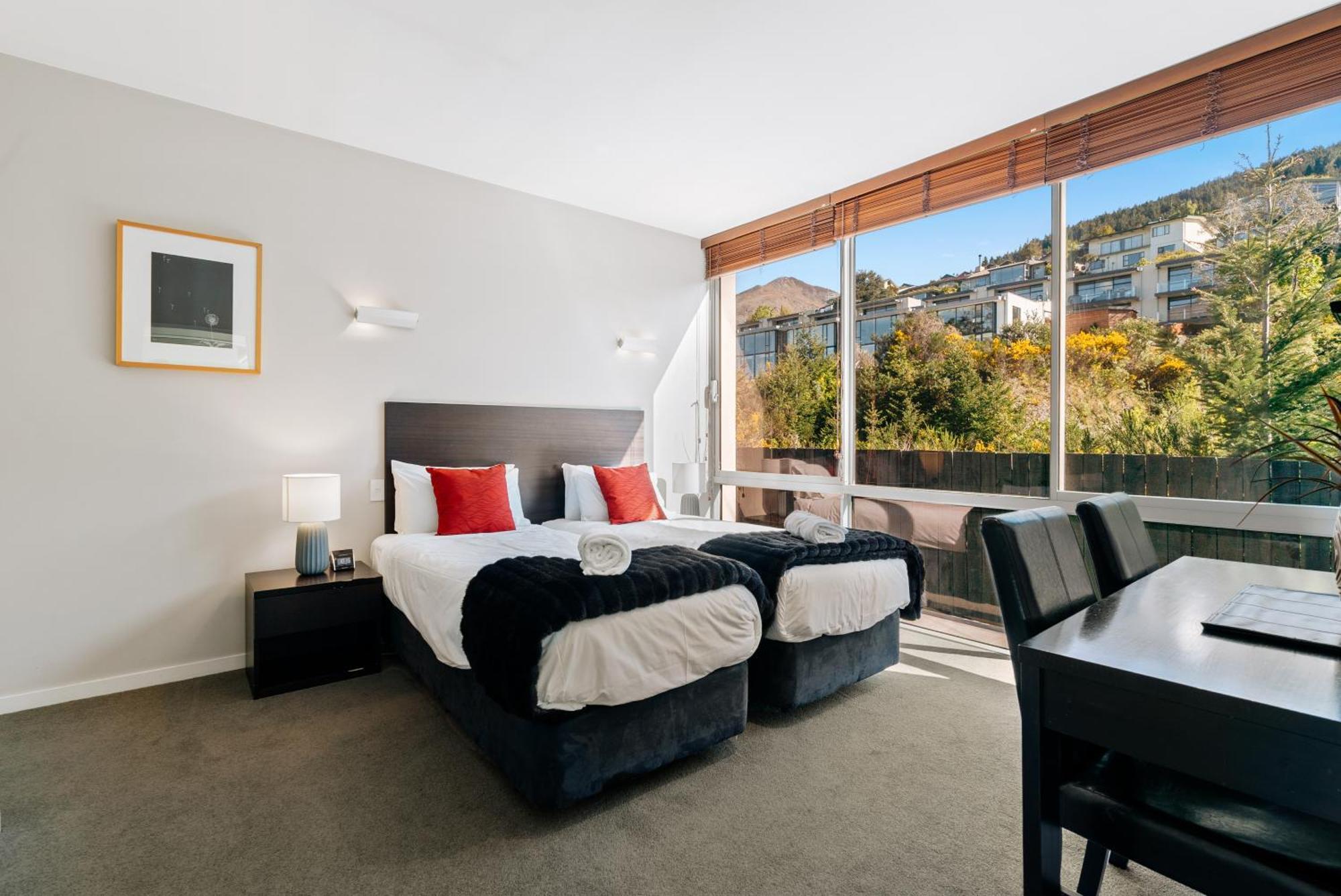 Modern Executive Living In Pounamu クイーンズタウン エクステリア 写真