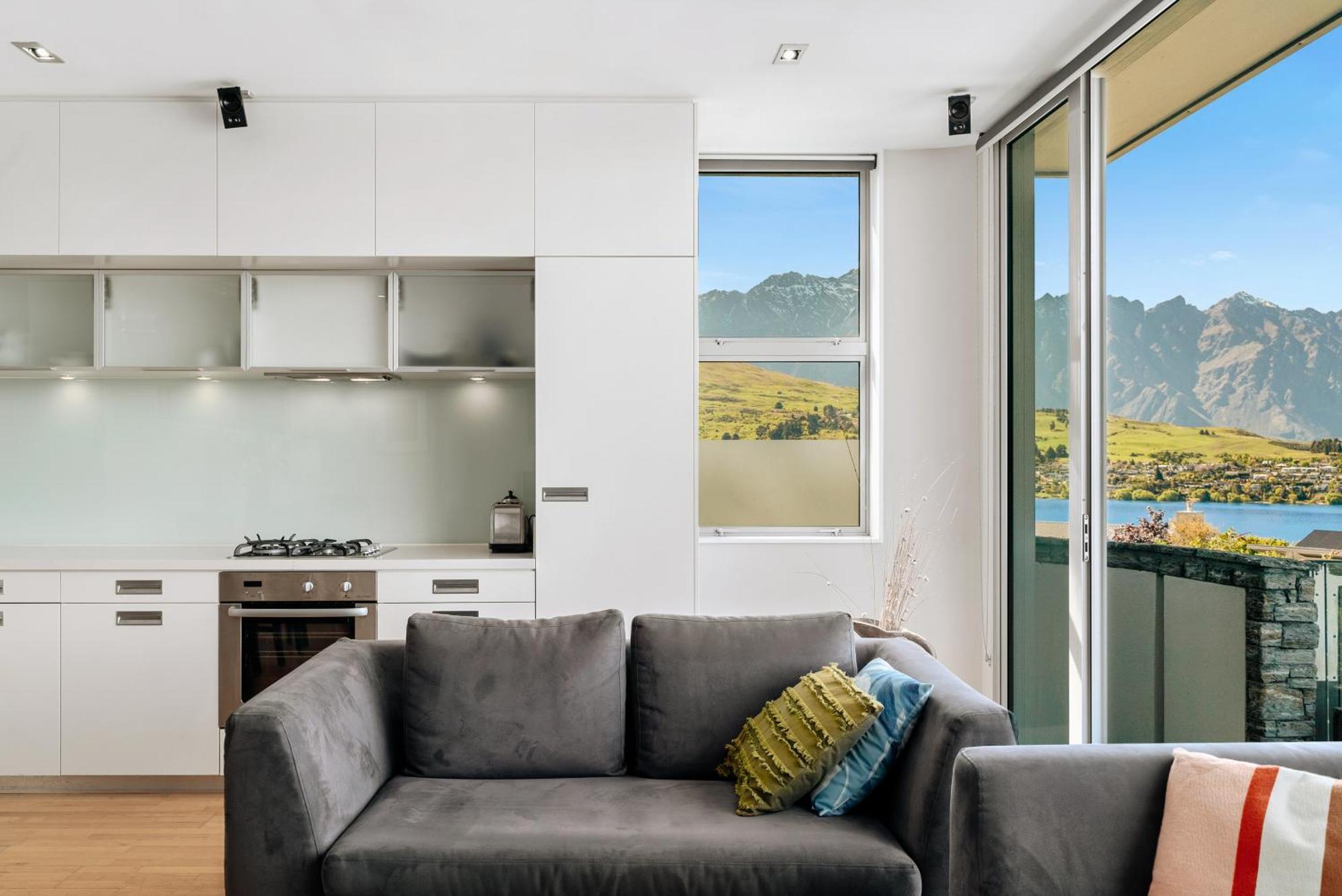 Modern Executive Living In Pounamu クイーンズタウン エクステリア 写真