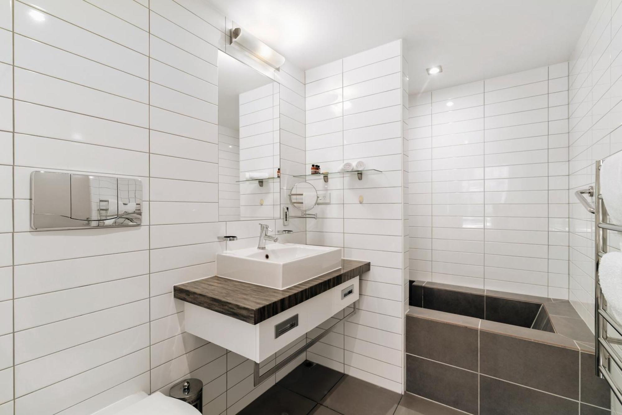 Modern Executive Living In Pounamu クイーンズタウン エクステリア 写真