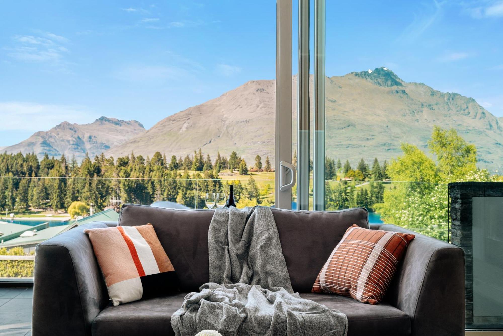 Modern Executive Living In Pounamu クイーンズタウン エクステリア 写真