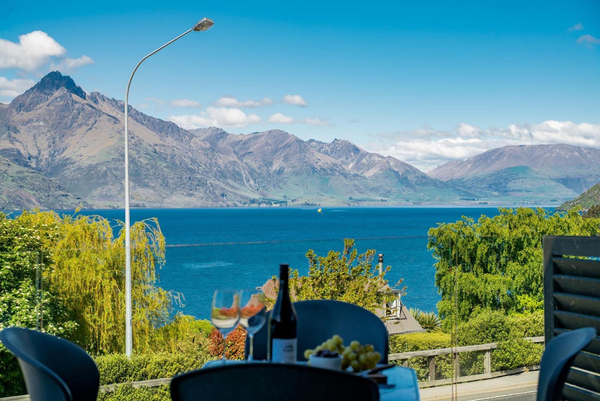Modern Executive Living In Pounamu クイーンズタウン エクステリア 写真